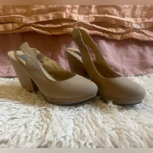 Deena & Ozzy Tan Heels
